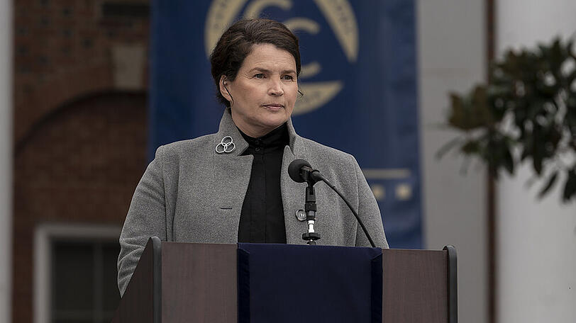 Julia Ormond als Elizabeth in "The Walking Dead: World Beyond"