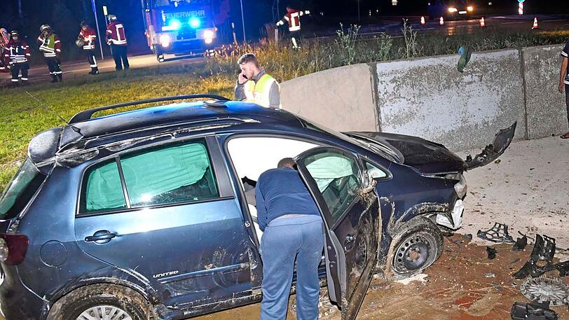 Lebensgefährlich - doch mit glimpflichem Ausgang: der Unfall an der bereits berüchtigten T-Kreuzung der M 8 mit der Kreisstraße M 9.