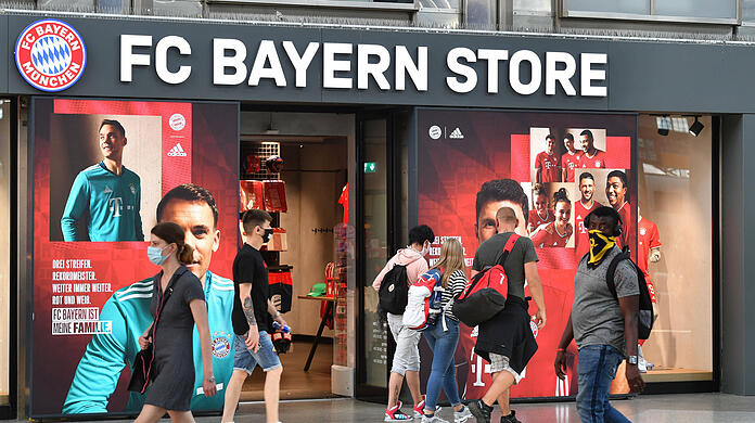 Hier versuchte sich der Ladendieb: Der FC-Bayern-Store am Münchner Hauptbahnhof. (Archivbild)