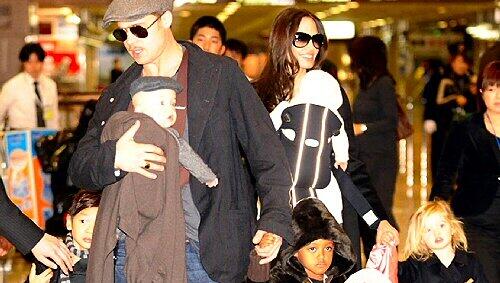 Brad Pitt, Angelina Jolie, Pax, Zahara, Shiloh und die Zwillingen (v.r.n.l) Brad Pitt, Angelina Jolie, Pax, Zahara, Shiloh und die Zwillingen (v.r.n.l)
