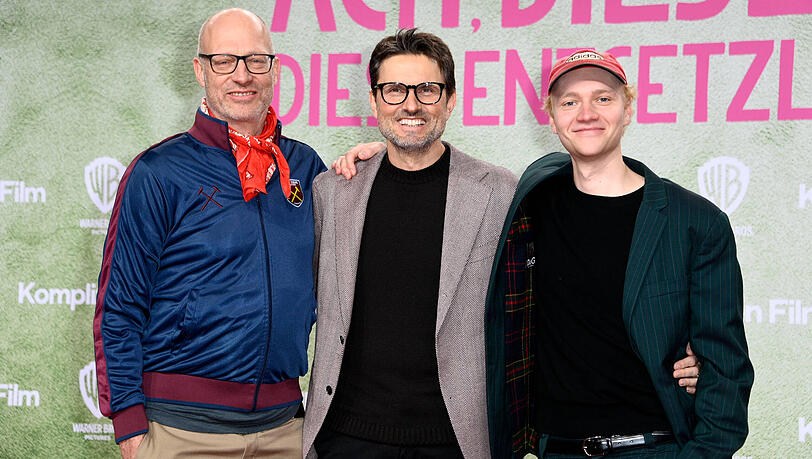 Joachim Meyerhoff, Simon Verhoeven und Bruno Alexander bei der Premiere des Films "Ach, diese L&uuml;cke, diese entsetzliche L&uuml;cke" in Berlin. Verhoevens  Mutter Senta Berger konnte nicht dabei sein.