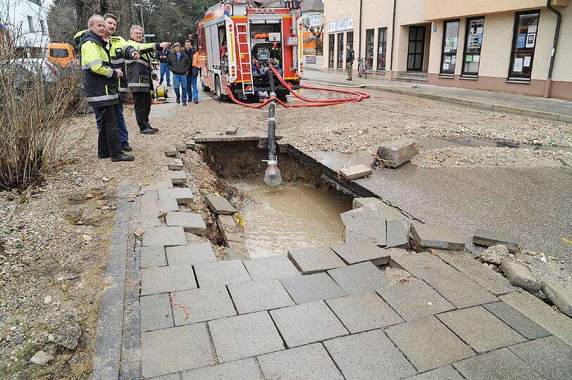 Hauptleitung gebrochen: In Pasing stand das Wasser teilweise 30 Zentimeter hoch