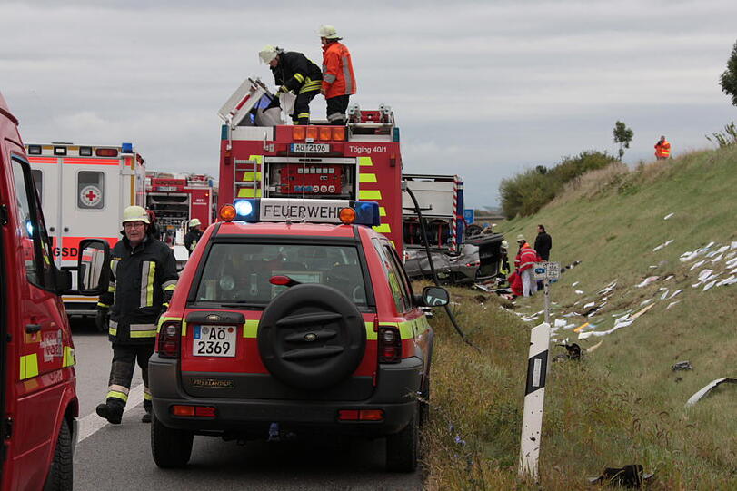 Bei einem Unfall auf der A94 wurden vier Personen verletzt.