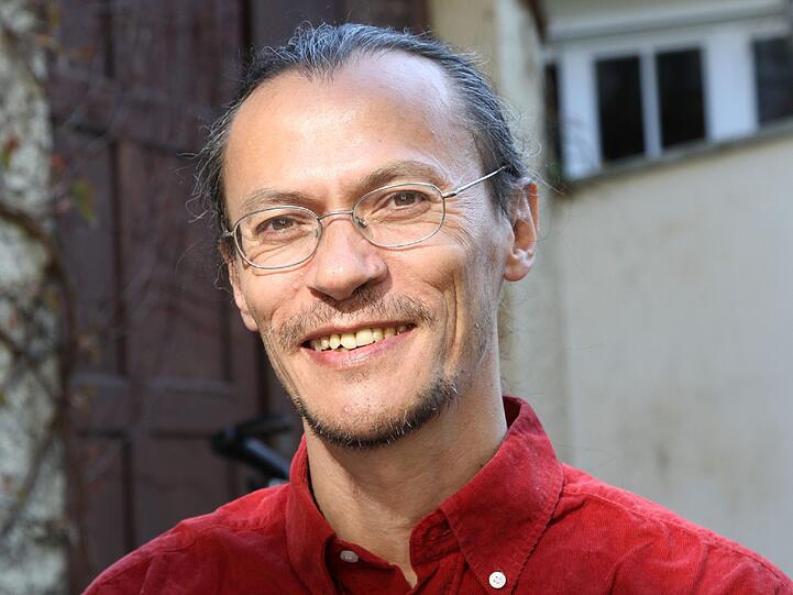Der bayerisch-sumatranische Gitarrist Ardhi Engls nimmt Sie heute und morgen mit auf eine musikalische Reise.