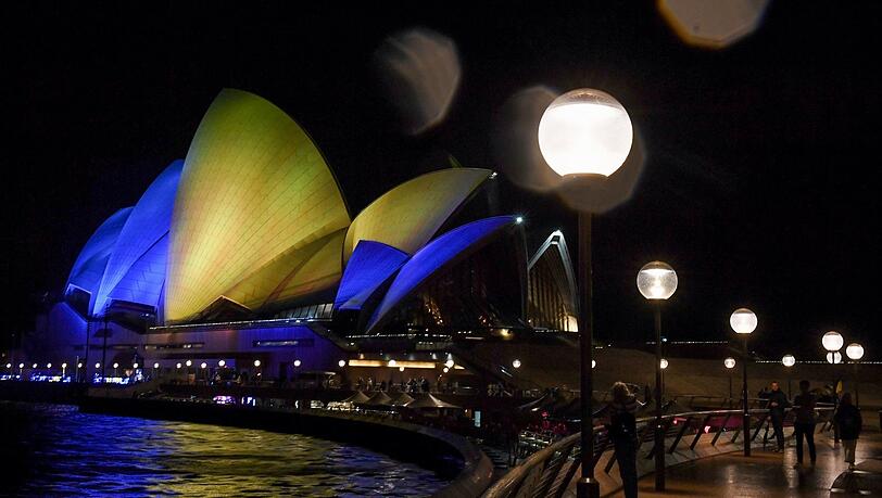 Weltweite Unterstützung: Auch die berühmte Oper im australischen Sydney zeigt ein Zeichen der Solidarität mit der Ukraine. Weltweite Unterstützung: Auch die berühmte Oper im australischen Sydney zeigt ein Zeichen der Solidarität mit der Ukraine.