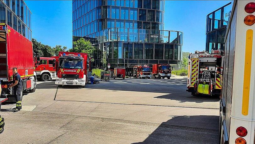 Ein Wasserschaden beschäftigte in der Nacht auf Dienstag mehr als 75 Einsatzkräfte der Feuerwehr.