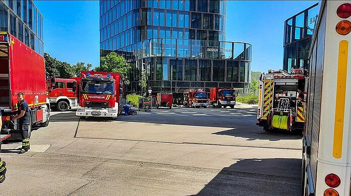 Ein Wasserschaden beschäftigte in der Nacht auf Dienstag mehr als 75 Einsatzkräfte der Feuerwehr.