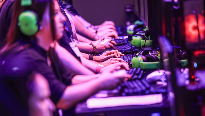 Neue Spiele testen wie hier bei der Gamescom 2024 - das ist auch bei der diesjährigen Gaming-Messe möglich. (Archivbild)