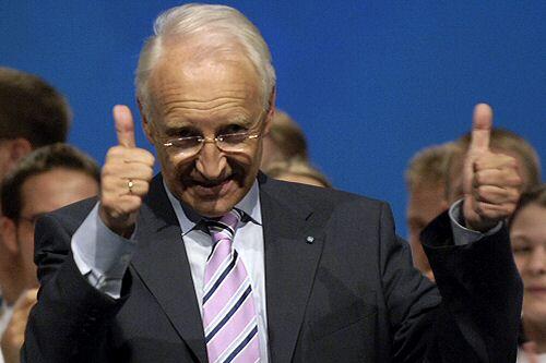 Edmund Stoiber versucht, sich seiner Verantwortung für den Bayern-LB-Sumpf zu entziehen.