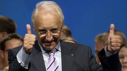 Edmund Stoiber versucht, sich seiner Verantwortung für den Bayern-LB-Sumpf zu entziehen. Edmund Stoiber versucht, sich seiner Verantwortung für den Bayern-LB-Sumpf zu entziehen.