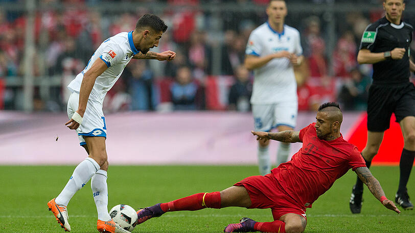 Platz sechs: Kerem Demirbay von der TSG 1899 Hoffenheim - hier im Duell mit Arturo Vidal (unten) - versuchte 51 Mal sein Glück im Dribbling. 51 Prozent Erfolgsquote.