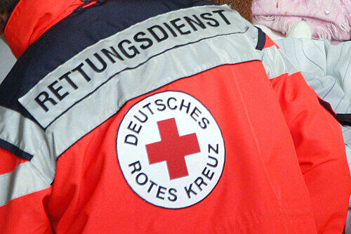 Der Rettungsdienst musste den Starnberger (50) mit schweren Verletzungen ins Krankenhaus bringen. (Symbolbild)