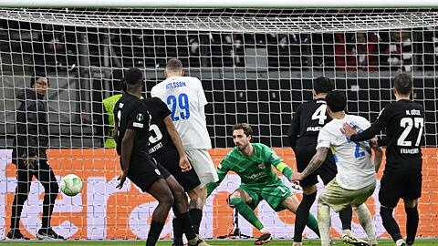 Frankfurts Torhüter Kevin Trapp war beim Tor zum 0:1 chancenlos.