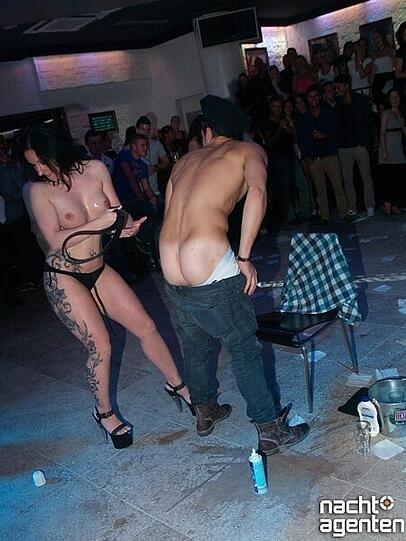 Am Freitag ging es im Crown's Club richtig zur Sache. Anlass war die offizielle "Hustler Party" im Crown Club. 
Mehr Bilder unter: www.nachtagenten.de