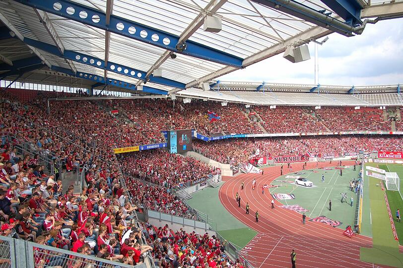 Die Choreografie gegen Bremen soll nicht nur in der Nordkurve des Grundig Stadions stattfinden. Auf allen Plätzen werden Rote Karten gegen Gewalt ausgelegt.