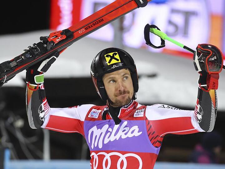 Der Österreicher Marcel Hirscher feiert seinen Sieg in Alta Badia.