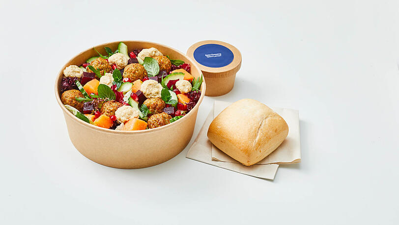 Gibt's künftig beim Lufthansa-Flug zu kaufen: Falafel-Tahini-Salat.