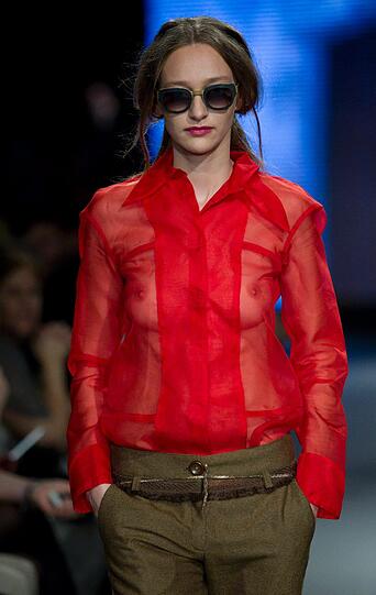 Transparent ist IN: Ein Model präsentiert sich freizügig bei der Fashion Week in Tel Aviv.