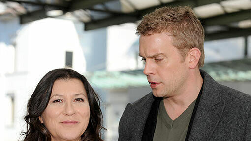 Die Kommissare Klara Blum (Eva Mattes) und Kai Perlmann (Sebastian Bezzel) ermitteln in dem Fall - und tauchen im Bodensee-"Tatort" immer tiefer ein in die Intrigen, gegenseitigen Schuldzuweisungen und Gehässigkeiten eines kleinen Dorfes. Die Kommissare Klara Blum (Eva Mattes) und Kai Perlmann (Sebastian Bezzel) ermitteln in dem Fall - und tauchen im Bodensee-"Tatort" immer tiefer ein in die Intrigen, gegenseitigen Schuldzuweisungen und Gehässigkeiten eines kleinen Dorfes.