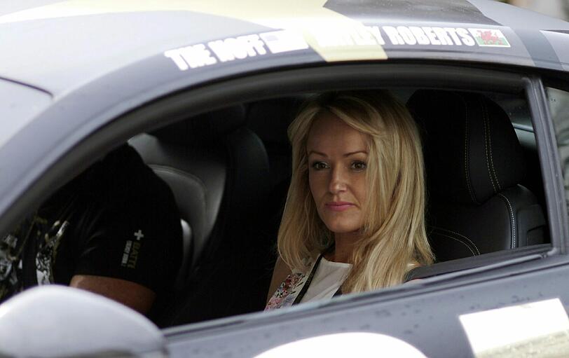 Die walisische Freundin von David Hasselhoff Hayley Roberts ist mit am Start.