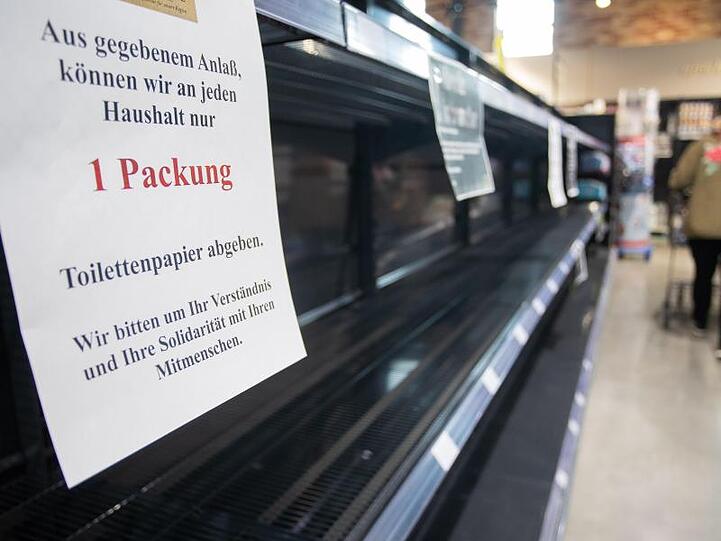 Wegen der Hamsterkäufe ist vor allem Klopapier in einigen Supermärkten nicht mehr verfügbar.