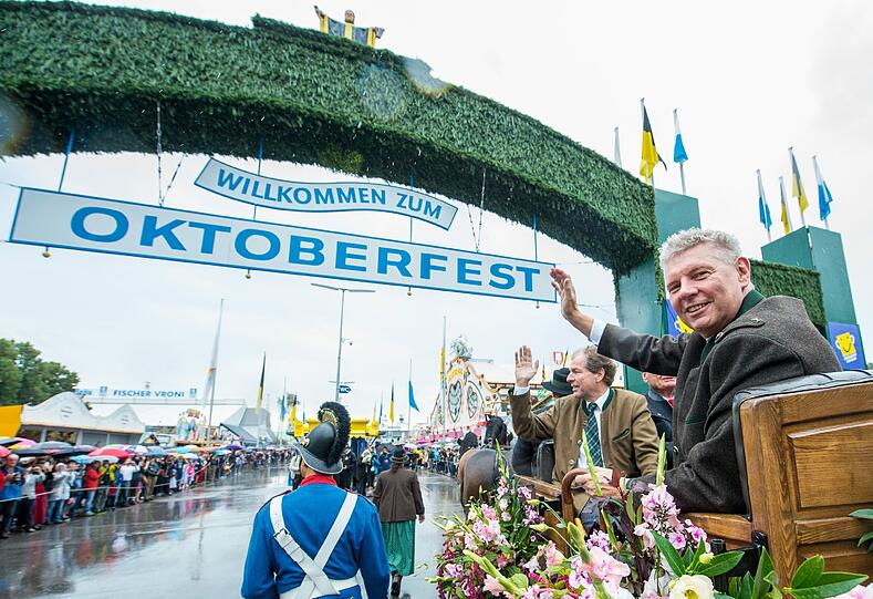 Oberbürgermeister Dieter Reiter beim Einzug auf die Wiesn.