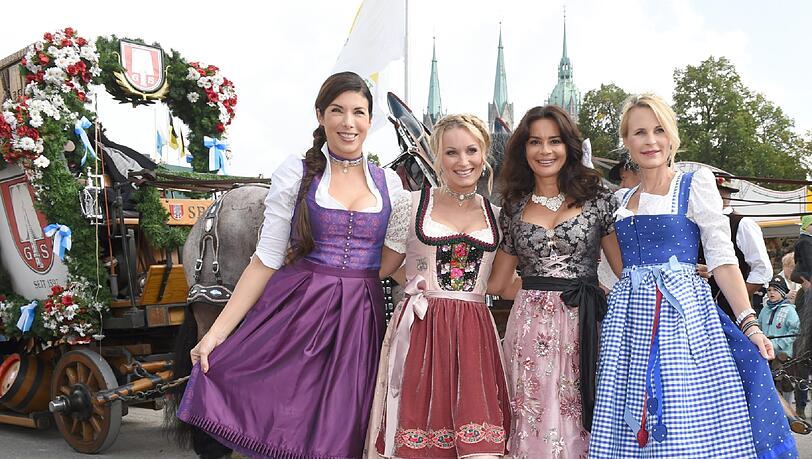 Mehr Bilder von Gitta Saxx...