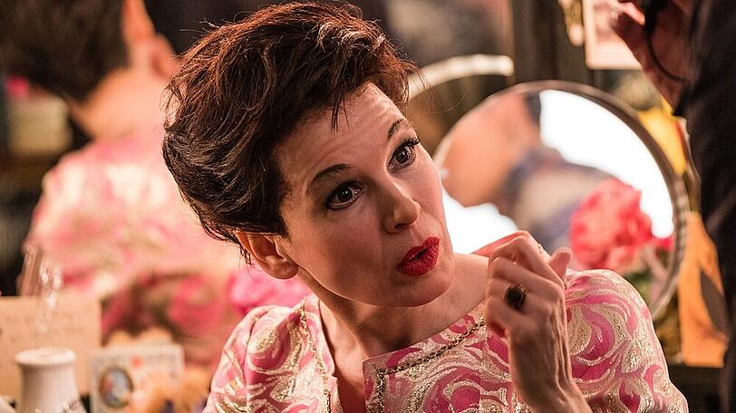 Mit Perücke, Zahnprothese und Kontaktlinsen verwandelte sich Renée Zellweger in Judy Garland