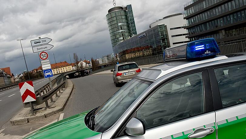 Der Streifenwagen wurde an der Donnersbergerbrücke in einen Unfall verwickelt. (Archivbild)