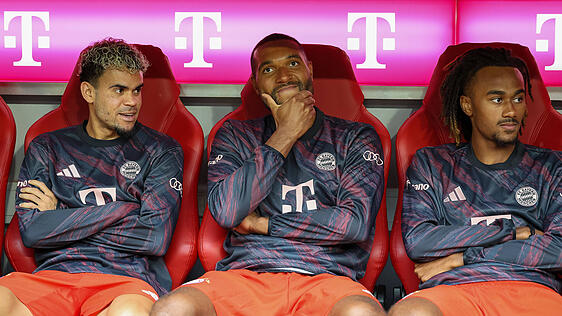 Noch sitzen die Bayern-Neuzugänge Diaz und Tah nur auf der Bank im Textespiel gegen Olympique Lyon.