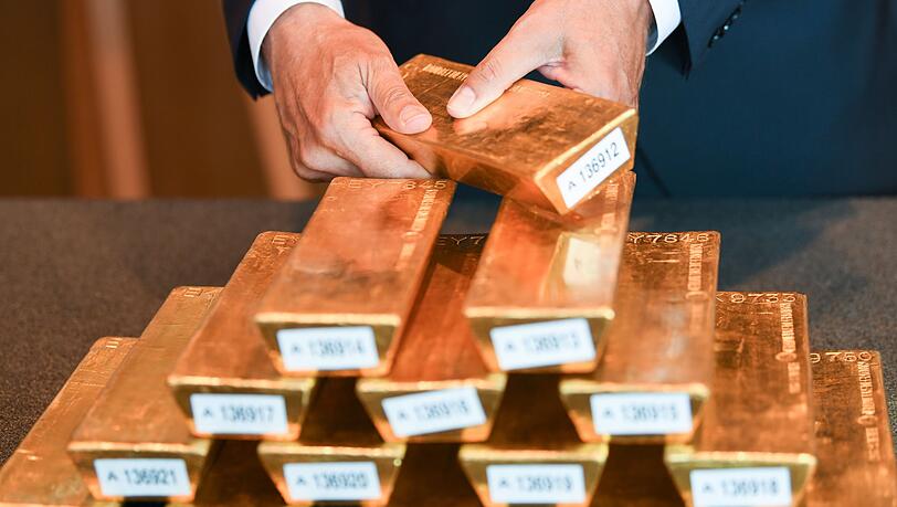 Mehr als ein Drittel der deutschen Goldreserven lagert in den USA. Die Bundesbank verweist darauf, dass sie die Best&auml;nde regelm&auml;&szlig;ig pr&uuml;ft. Hunderte Barren holte sie in den Jahren 2013 bis 2017 nach Deutschland. (Archivbild)