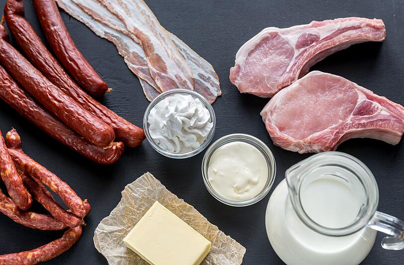 Viele Studien haben gezeigt, dass ein hoher Konsum an verarbeitetem Fleisch gesundheitliche Folgen haben kann, wie zum Beispiel Herz-Kreislauf-Erkrankungen oder Krebs. Die Deutsche Gesellschaft für Prävention und Rehabilitation von Herz-Kreislauferkrankungen e.V (DGPR) warnt vor einem erhöhten Verzehr von Wurstprodukten, rotem Fleisch sowie fettreichen Milchprodukten. Viele Studien haben gezeigt, dass ein hoher Konsum an verarbeitetem Fleisch gesundheitliche Folgen haben kann, wie zum Beispiel Herz-Kreislauf-Erkrankungen oder Krebs. Die Deutsche Gesellschaft für Prävention und Rehabilitation von Herz-Kreislauferkrankungen e.V (DGPR) warnt vor einem erhöhten Verzehr von Wurstprodukten, rotem Fleisch sowie fettreichen Milchprodukten.