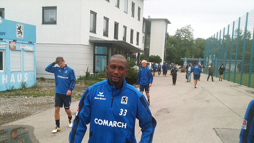 Collin Benjamin: Zum ersten Mal am Trainingsgelände der Löwen Collin Benjamin: Zum ersten Mal am Trainingsgelände der Löwen