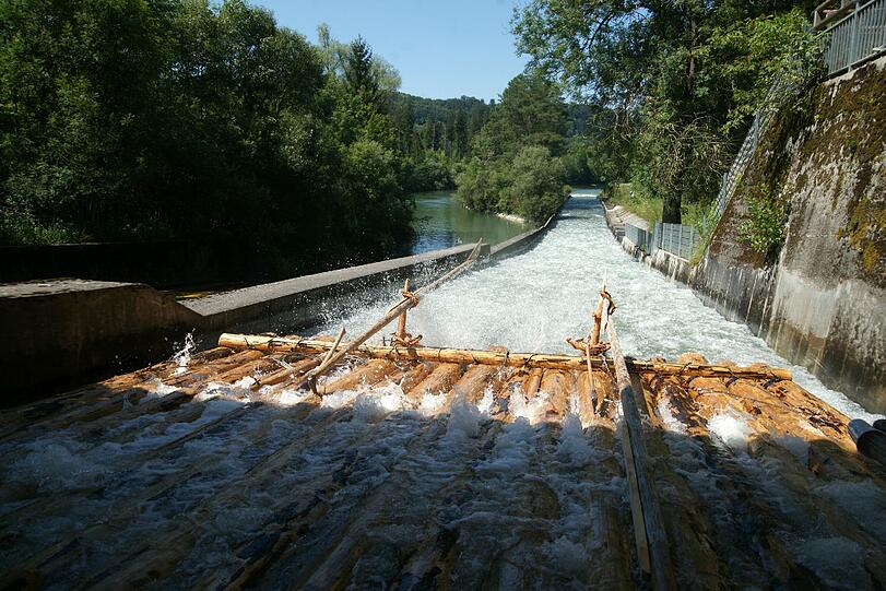 Eine Flußfahrt, die ist lustig! Die AZ hat sich auf einem Floß in die Isarfluten gestürzt. Bilder zum Genießen - Eine Floßfahrt in vielen Fotos. Viel Spaß beim Klicken!