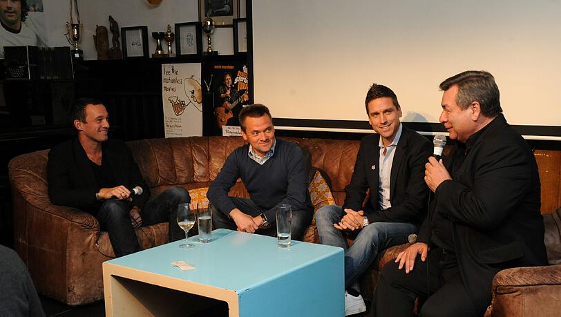 Waldis AZ-Club im Schwabinger Vereinsheim: In der Gesprächsrunde (von links:) Albert Ostermaier, Manni Schwabl, Torben Hoffmann und Waldemar Hartmann Waldis AZ-Club im Schwabinger Vereinsheim: In der Gesprächsrunde (von links:) Albert Ostermaier, Manni Schwabl, Torben Hoffmann und Waldemar Hartmann
