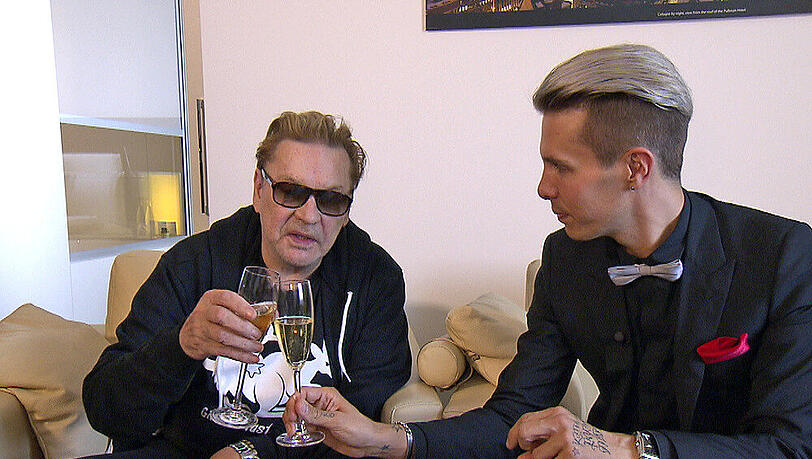 Helmut Berger (l.) und Florian Wess in "Family Stories" Helmut Berger (l.) und Florian Wess in "Family Stories"