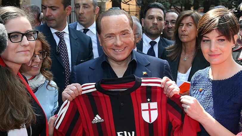 "Aus Liebe gekauft und aus Liebe weitergegeben." Silvio Berlusconi hat den AC Mailand an chinesische Investoren veräußert.
