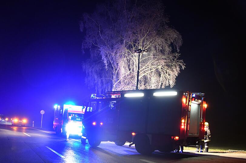 Polizei und Feuerwehr sperrten die Unfallstelle ab.