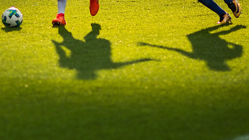 Gastgeber Russland und der Fifa drohen kurz vor der WM-Auslosung am Freitag neue Anschuldigungen zu möglichem Doping im russischen Fußball. Gastgeber Russland und der Fifa drohen kurz vor der WM-Auslosung am Freitag neue Anschuldigungen zu möglichem Doping im russischen Fußball.