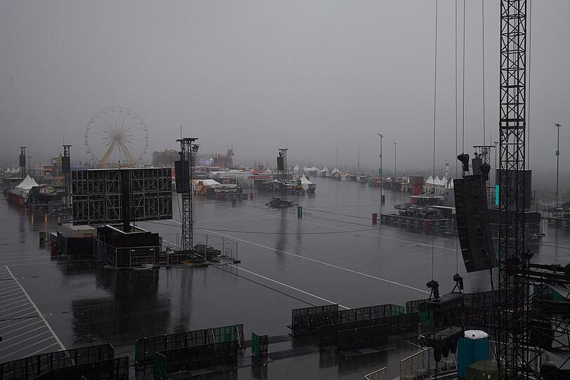 Regenschauer verwüsten das Festival-Gelände von "Rock am Ring" am Donnerstag. Danach beruhigt sich die Wetterlage und die Party kann beginnen.
