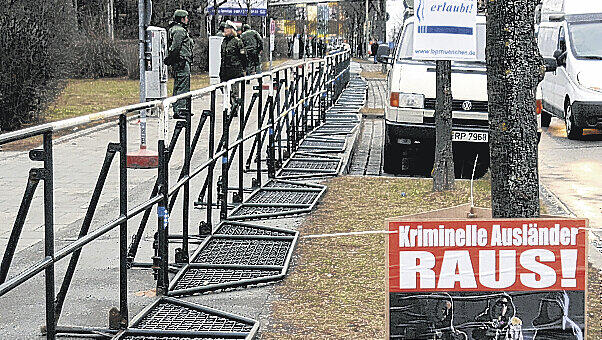 Neonazis sind in München auf Wählerfang. Am Mittwoch protestierten zahlreiche Bürger gegen eine NPD-Veranstaltung.Foto: Zimmermann Neonazis sind in München auf Wählerfang. Am Mittwoch protestierten zahlreiche Bürger gegen eine NPD-Veranstaltung.Foto: Zimmermann