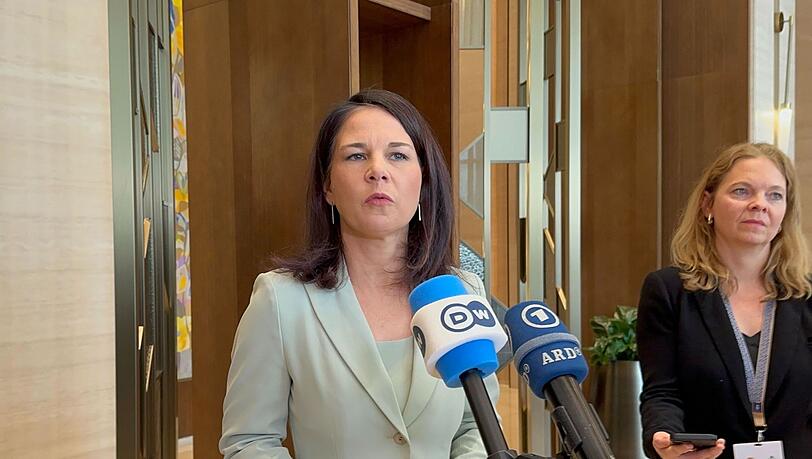 Baerbock äußerte sich am Rande eines Außenminister-Treffens in Riad.