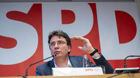 Nachdem die bisherige Kritik am dritten Modernisierungsgesetz keine Früchte getragen hat, will der SPD-Politiker Florian von Brunn nun mit Hilfe eines Rechtsgutachtens den Bund und die EU-Kommission in das Verfahren einbinden. (Archivbild)