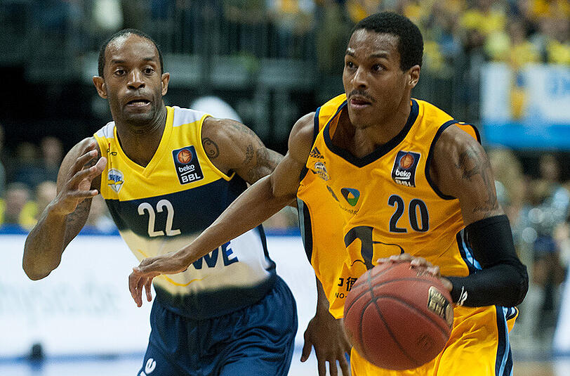 Alex Renfroe (r.) von Alba Berlin wechselt zur kommenden Saison zum FC Bayern Basketball.