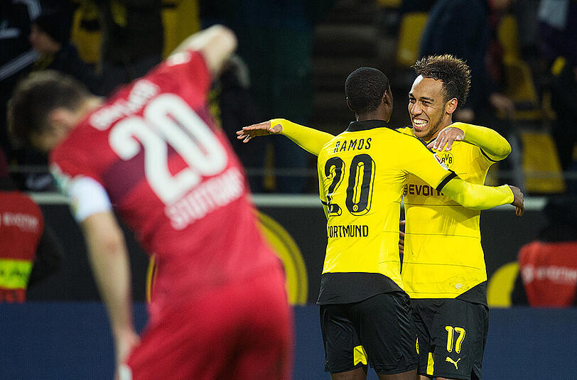 Dortmund feiert, der VfB stuttgart am Boden zerstört.
