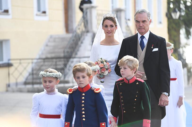 Traumhochzeit am Tegernsee - klicken Sie sich durch die Bilder der adeligen Vermählung von Sophie Herzogin von Württemberg und ihrem Comte Maximilien d&rsquo;Andigné!