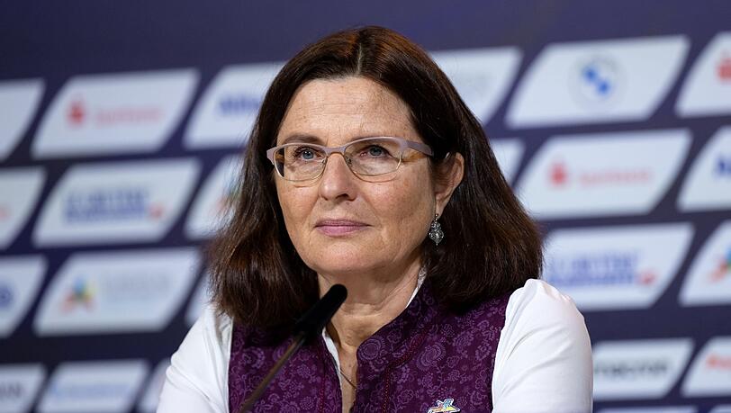 Marion Schöne spricht.
