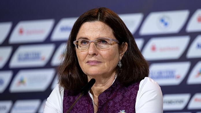 Marion Schöne spricht.