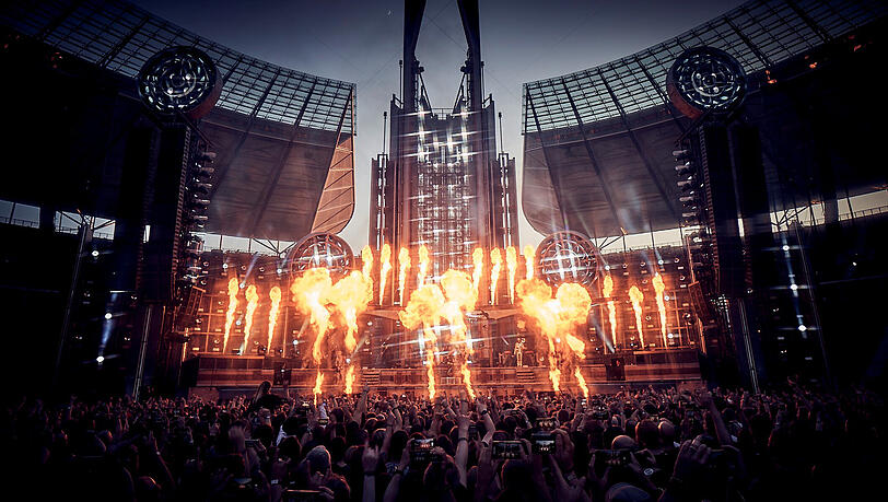 Rammstein bei einem Konzert im Berliner Olympiastadion. Rammstein bei einem Konzert im Berliner Olympiastadion.