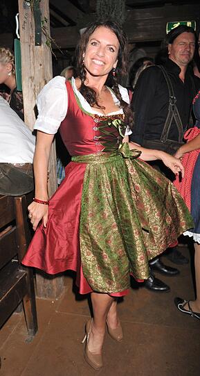 Im Oktober feierte die Schauspielerin auf der Wiesn beim Almauftrieb im Käferzelt.